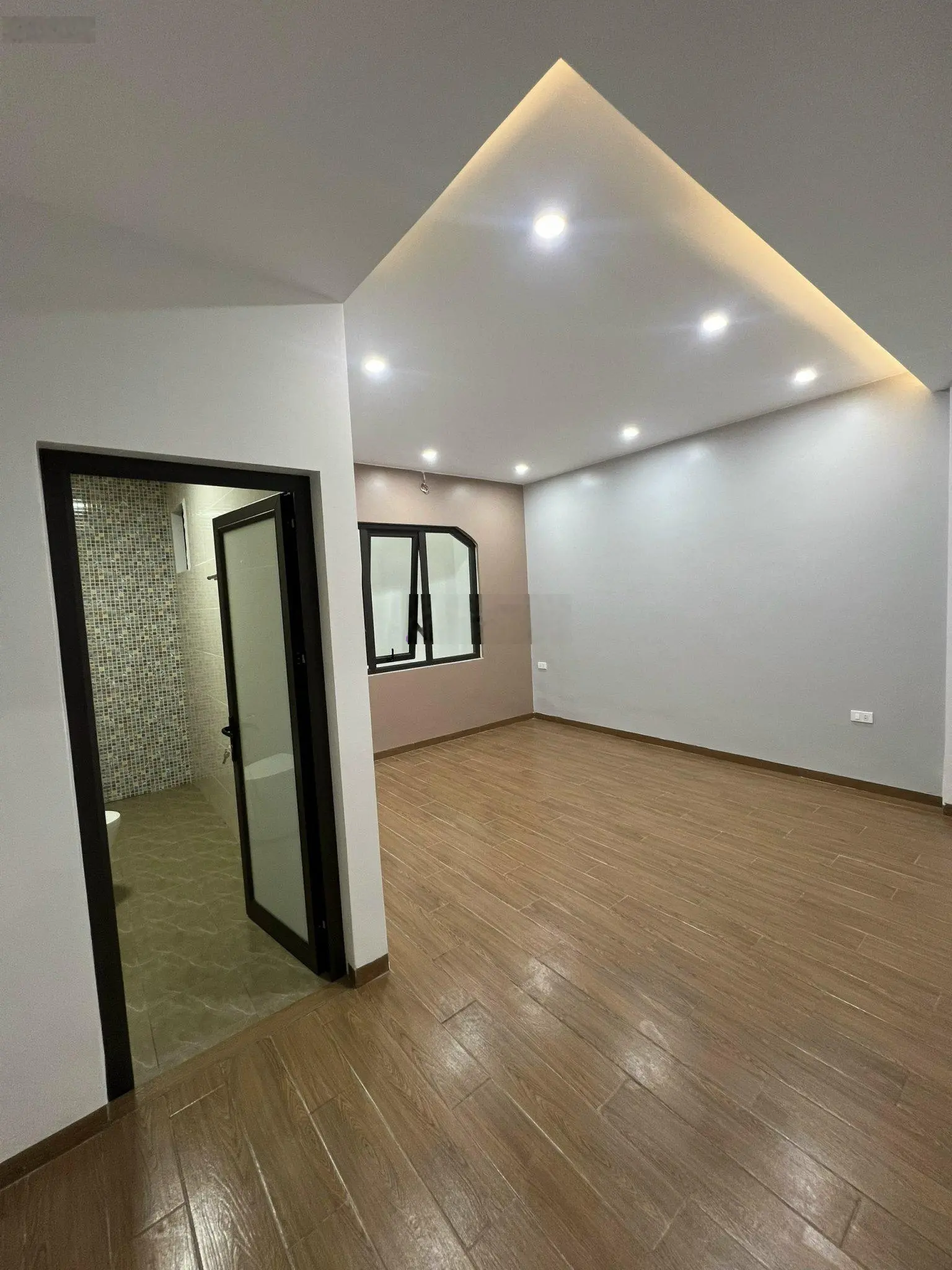 Bán nhà 3 tầng Nông Trang, 62m2, mới, ô tô, ngõ thông 2.6 tỷ