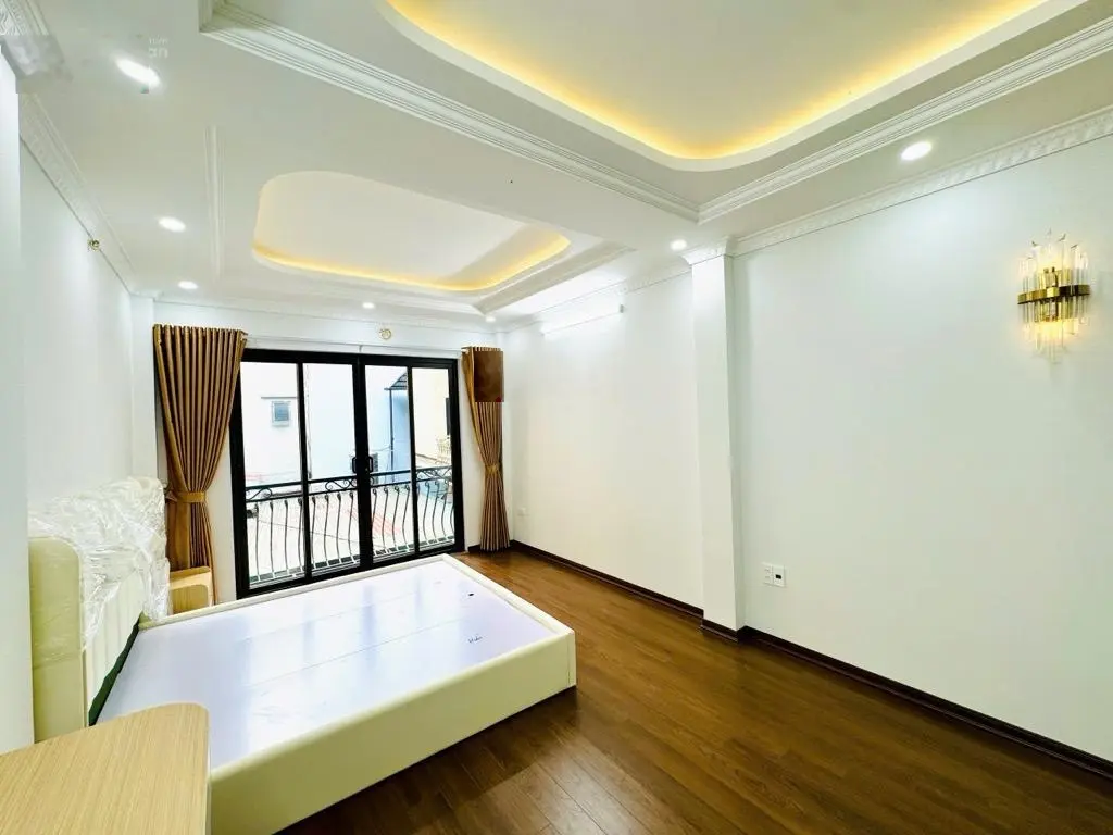 Bán nhà ở ngay, 622 Minh Khai, 46m2x5 tầng, thang máy, full nội thất 9,8 tỷ