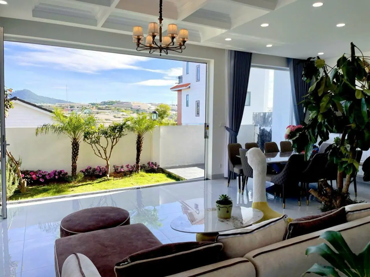 Hạ giá bán nhanh villa view đẹp ô tô tận nơi, đường Trịnh Hoài Đức, P11, Đà Lạt chỉ 12.8 tỷ