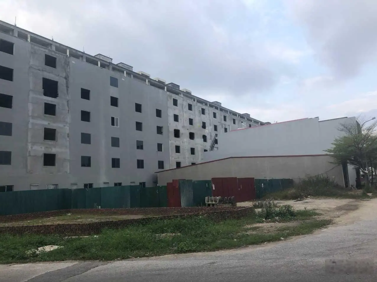 Siêu đẹp! Lô đất làn 2 sau shophouse - view công viên, sân bóng - hướng Đông Nam