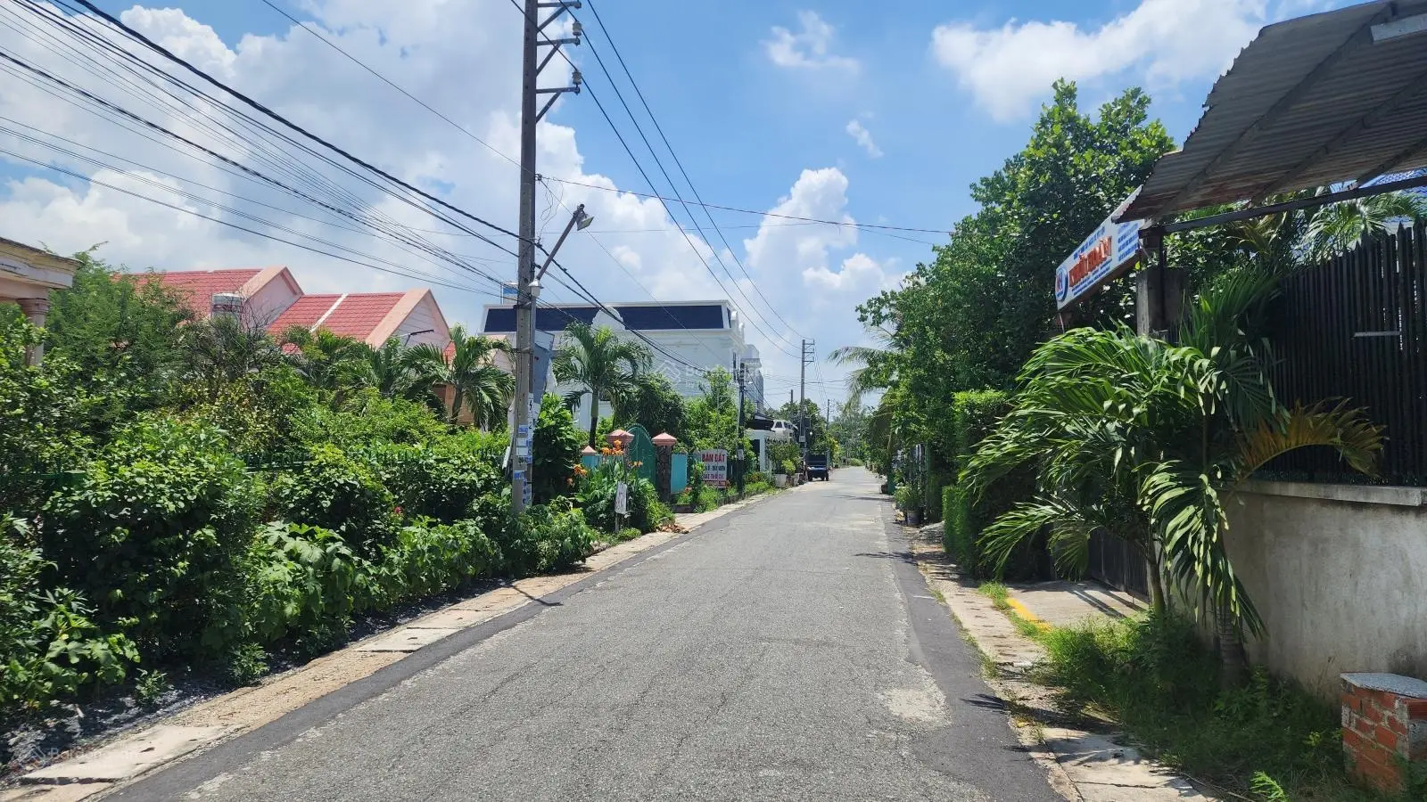 Mình đang kẹt ngân hàng nên cần bán nhanh lô đất ngay khu dân cư,2 mặt tiền đường.Đất sạch,an toàn