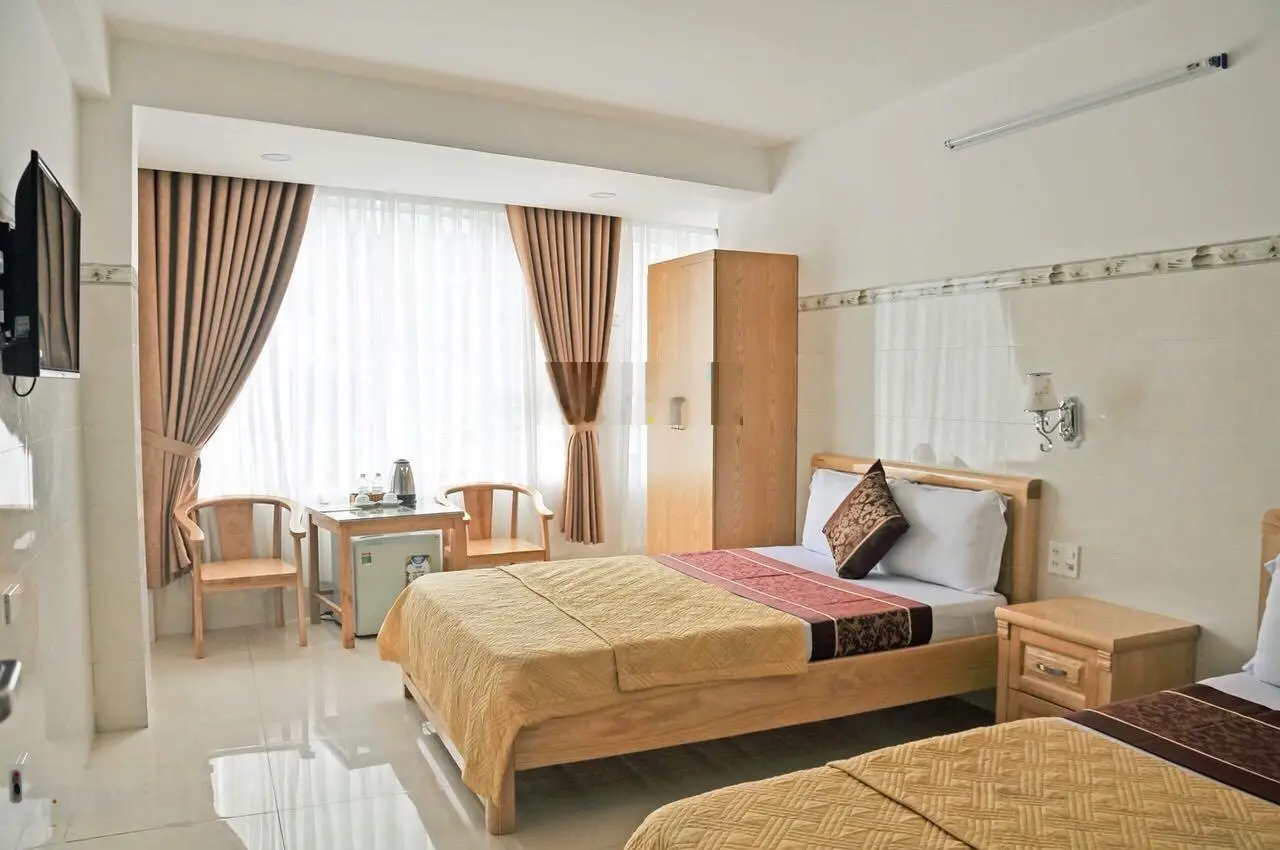 Bán khách sạn 7 tầng, tại Vĩnh Hải, Nha Trang. DT 119,4m2 (ngang 5m) có 26 phòng KD - Giá: 21,5 tỷ