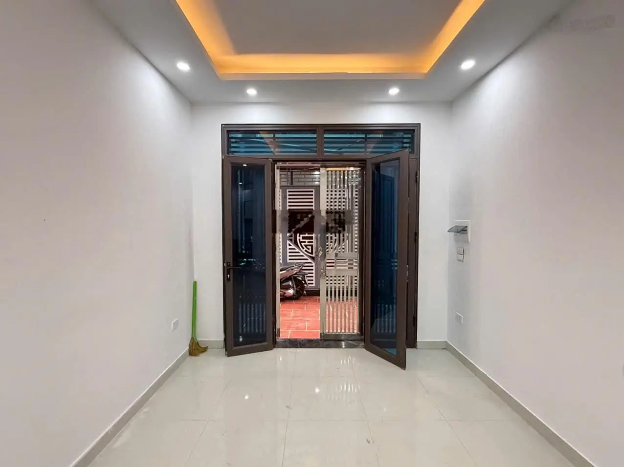 Bán nhà 4 tầng, 35m2, ngõ 282 Kim Giang, chỉ cần 5 tỷ, SĐCC, 4 ngủ