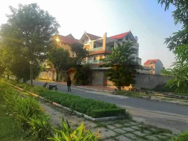 Cần bán 100m2 khu A giai đoạn 1 tại V-greencity phố nối hưng yên