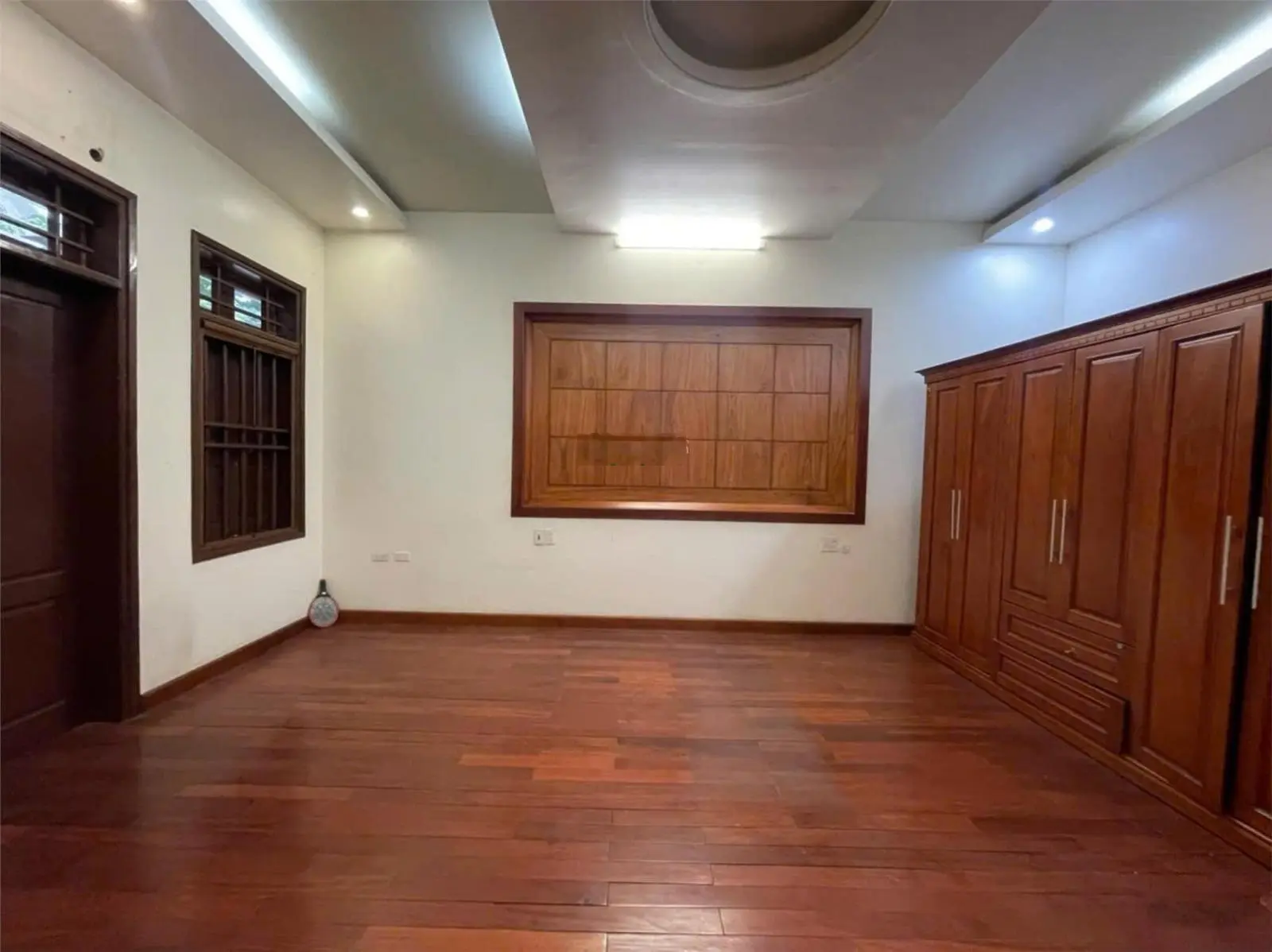 Bán nhà 4 tầng, 100m2 băng 2 đường Mê Linh, Đống Đa, Vĩnh Yên, 5,5tỷ