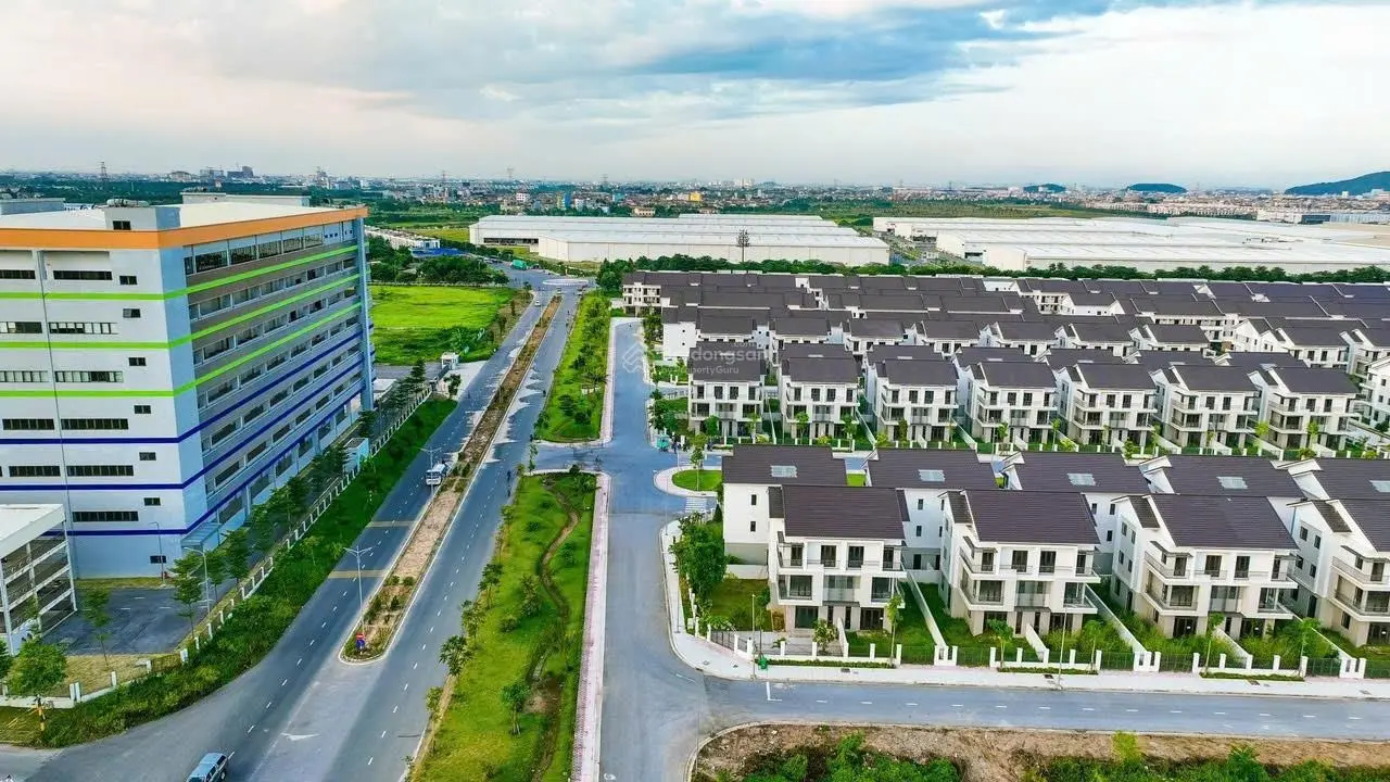 Bán biệt thự 180 m2. sát chợ vải ninh hiệp . cách long biên 6 km