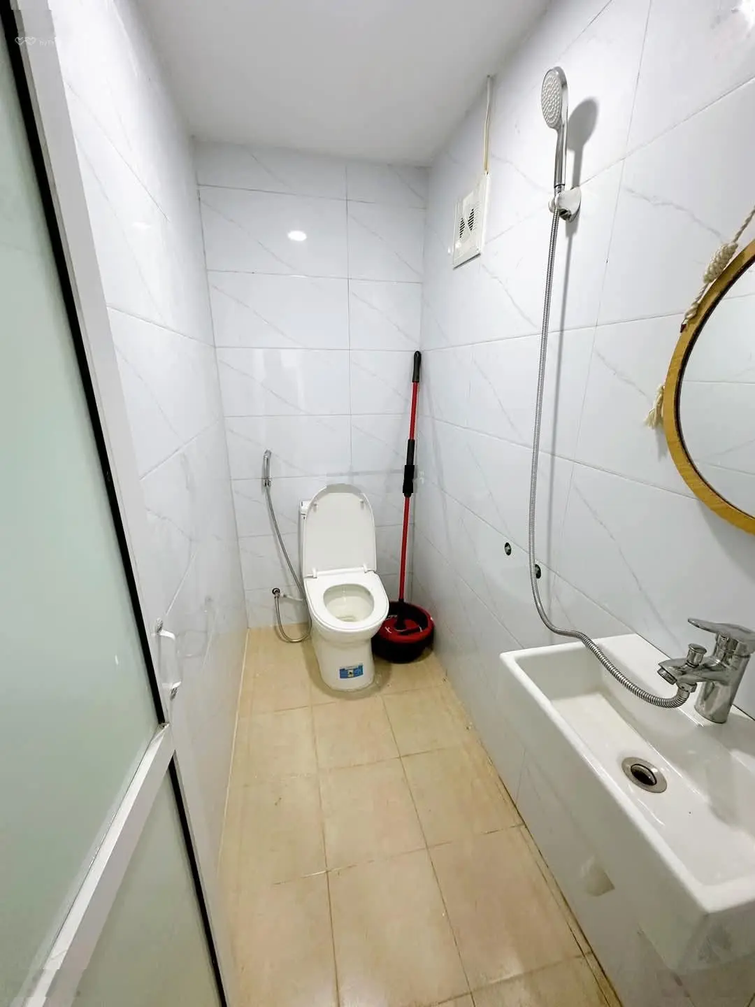 Nhỉnh 2 tỷ - tập thể 60m2 2 tầng trung tâm Hai Bà Trưng - 2 ngủ 2 wc khép kín - SĐCC