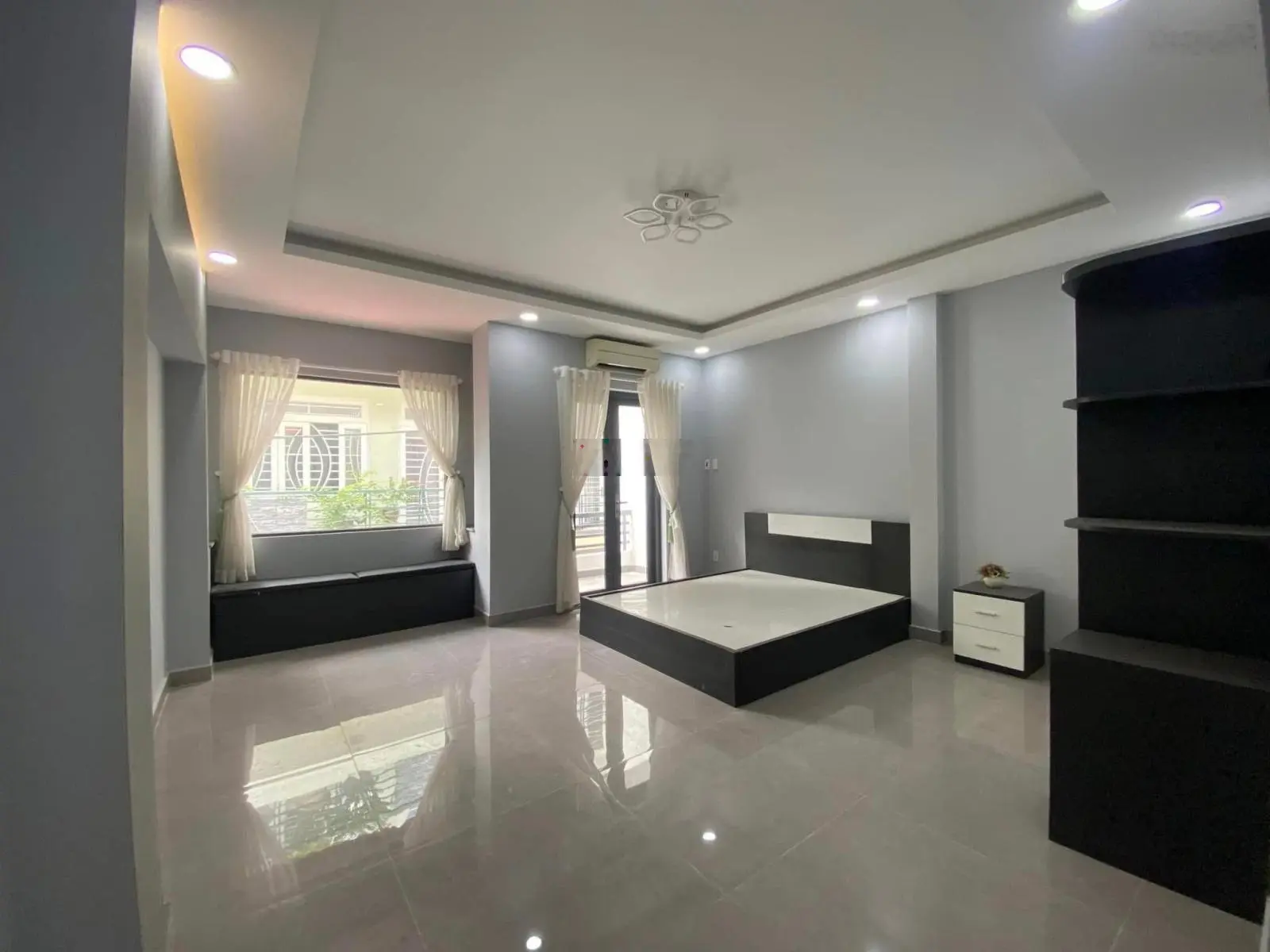 Cần tiền gấp bán nhà đường Cao Thắng, P5, Quận 3 DT 80m2. LH 0932861530 Vân