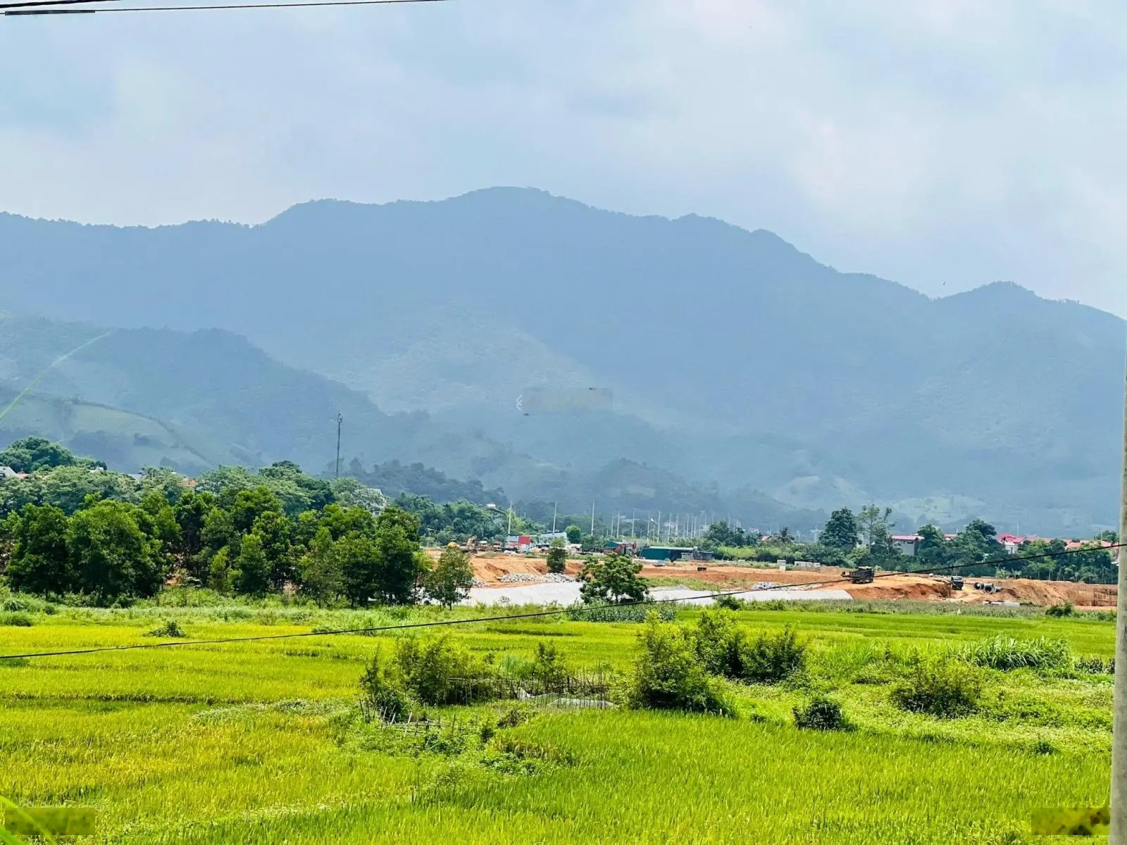 Bán đất lô góc vị trí đắc địa tại Đại Lộ Hòa Bình, Yên Trung, Thạch Thất. Diện tích 250m2, giá thương lượng