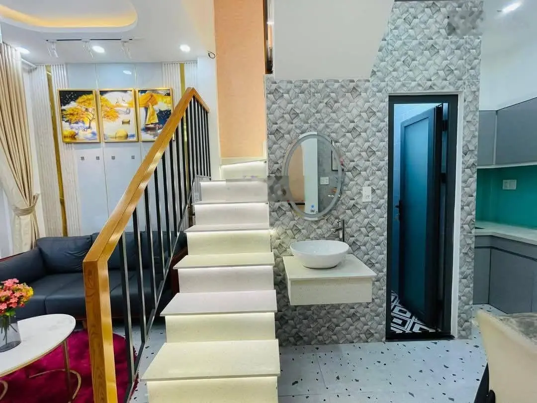 Siêu hot! Bán nhà đường Lữ Gia quận 10 đối diện nhà thi đấu chỉ 52m2: Nhà 1 trệt 3 lầu 3PN