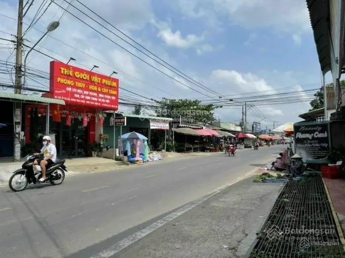 Bán đất có nhà MT chợ đường Hùng Vương xã Phú Đông, cách Phà Cát Lái 4km