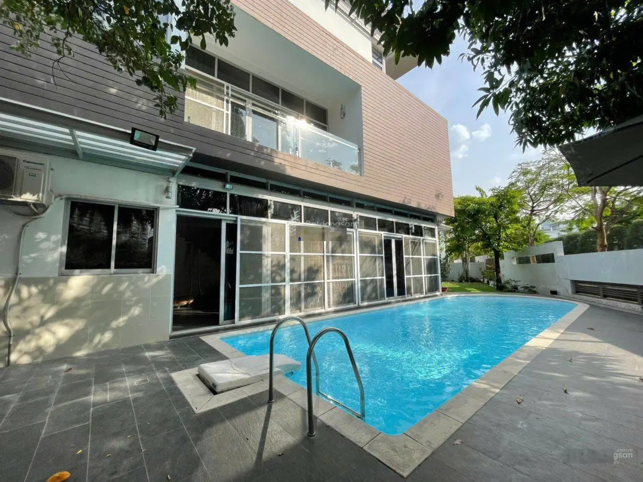 Chính chủ bán căn góc 3 mặt tiền biệt thự đơn lập Riviera Cove Quận 9, Phước Long B, Q9