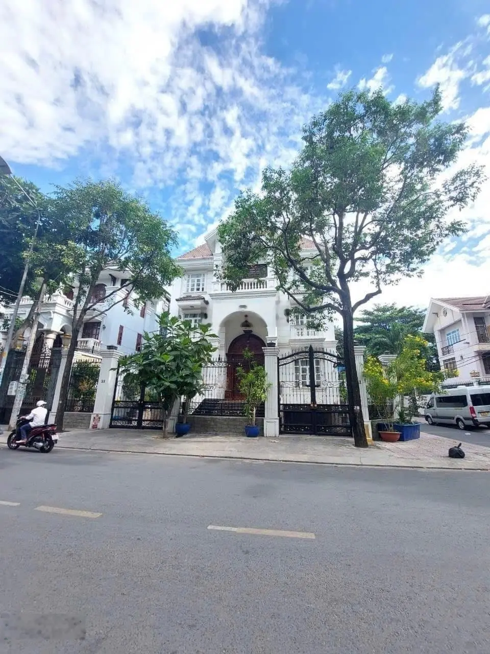 Ngộp Bank Bán Gấp Nhà MT Nguyễn Tri Phương, P.9, Q.5 ( 5,5x20m ) CN:110m2 Nhà 5 lầu giá sốc 42 tỷ