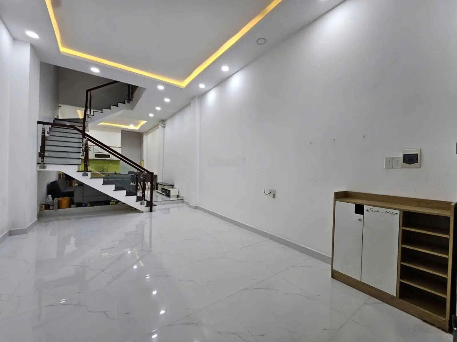 Bán nhà DTSD 300m2 với 5 tầng lầu chỉ có 5 tỷ 950 triệu gồm 6PN xe hơi đậu trong nhà Hà Huy Giáp