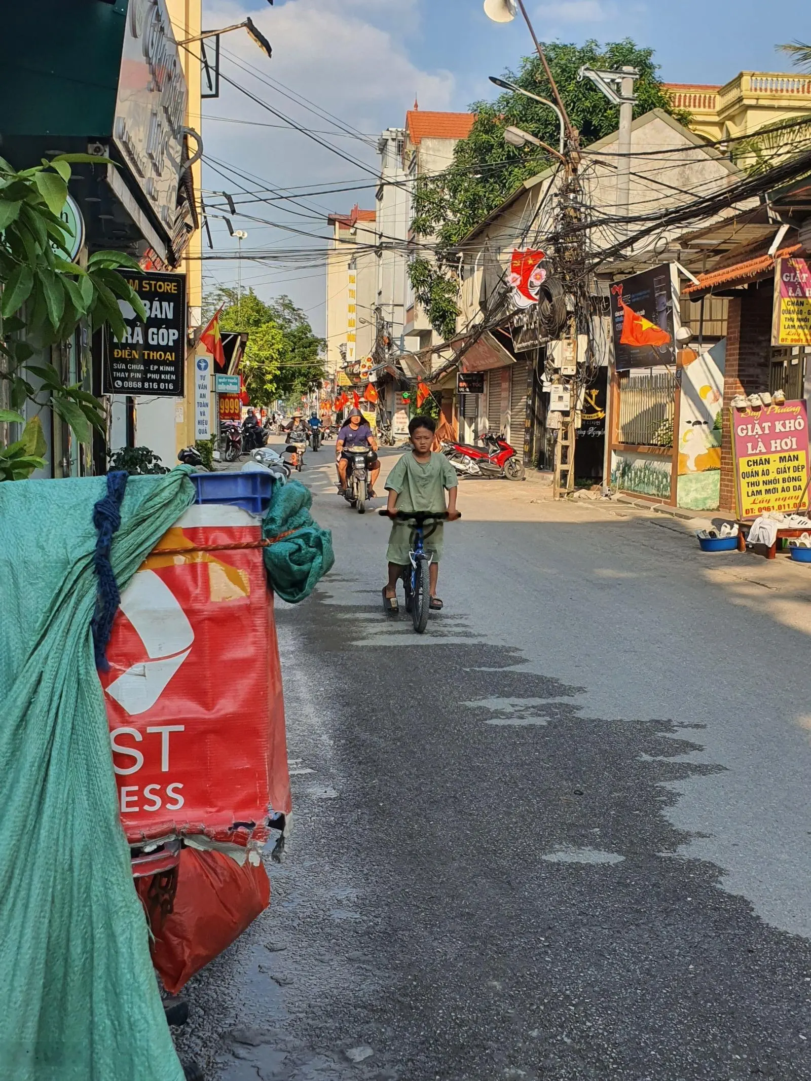 Bán nhà mặt phố 3 tầng Mai Châu, Đại Mạch, Đông Anh Diện tích 100m2 MT 4,5m giá 11 tỷ 300 triệu