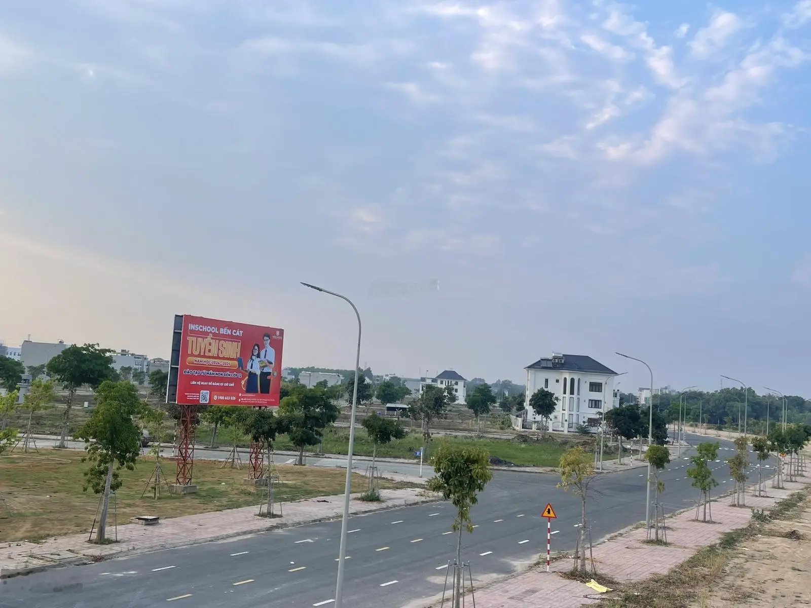 Kẹt tiền bán nhanh lô đất đường N2 Mega city Bến Cát chỉ 1,1 tỷ bao phí. Đường đẹp ra sông Thị Tính