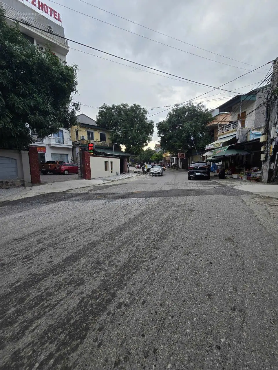 Bán đất Quán Bàu, mặt đường kinh doanh Lệ Ninh. 240m2. Rộng rãi. Đang có gara ô tô cho thuê ổn định