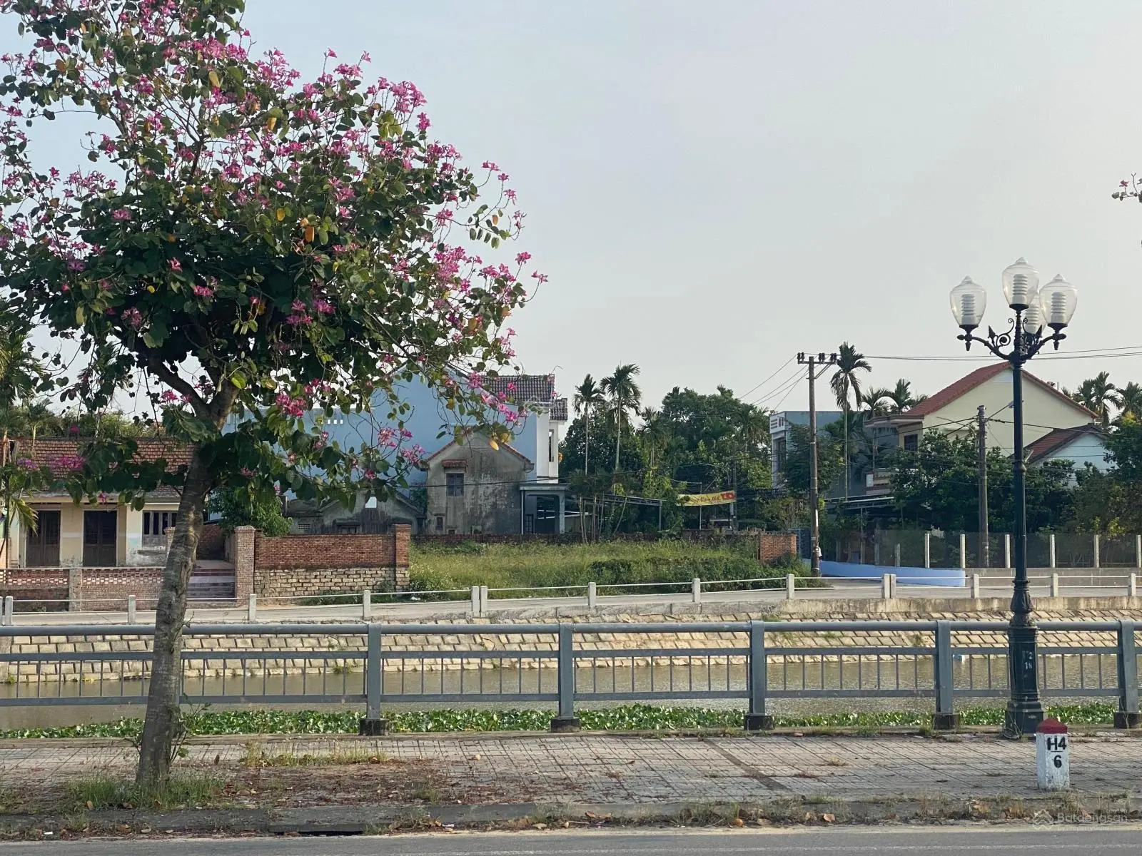 Cần bán quỹ đất không quá lớn để xây khách sạn, khu trung tâm, view sông, tài chính lại vừa phải