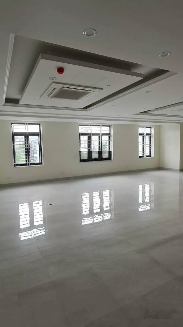 Tòa nhà văn phòng - mặt phố đống đa - 10 tầng - 2 thang máy - 2700m2 diện tích sd - vị trí vip