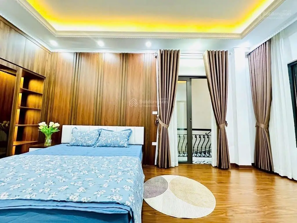 Siêu hời, nhà đẹp Bà Triệu, ô tô, dân xây, 2 thoáng, 60m2, móng 7 tầng, gần trường, chỉ 8 tỷ