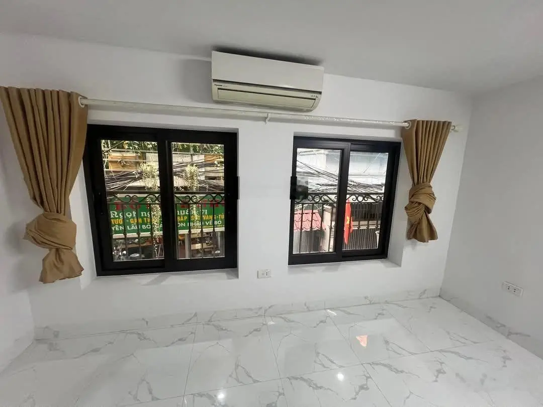 Hot luôn. Nhà mặt ngõ phố Minh Khai 30m2 * 3 tầng * 3 PN * oto qua nhà KD đỉnh. Giá chỉ 5,7 tỷ