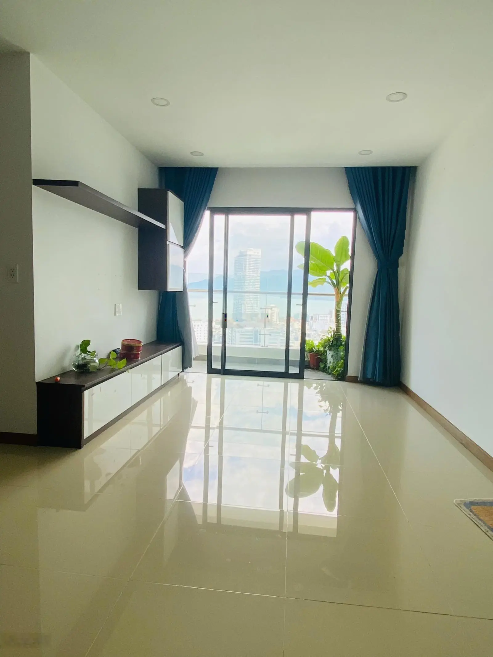 Bán lỗ căn hộ Phú Tài Residence, căn 2 PN, 2WC, đã có sổ. Tầng cao view biển