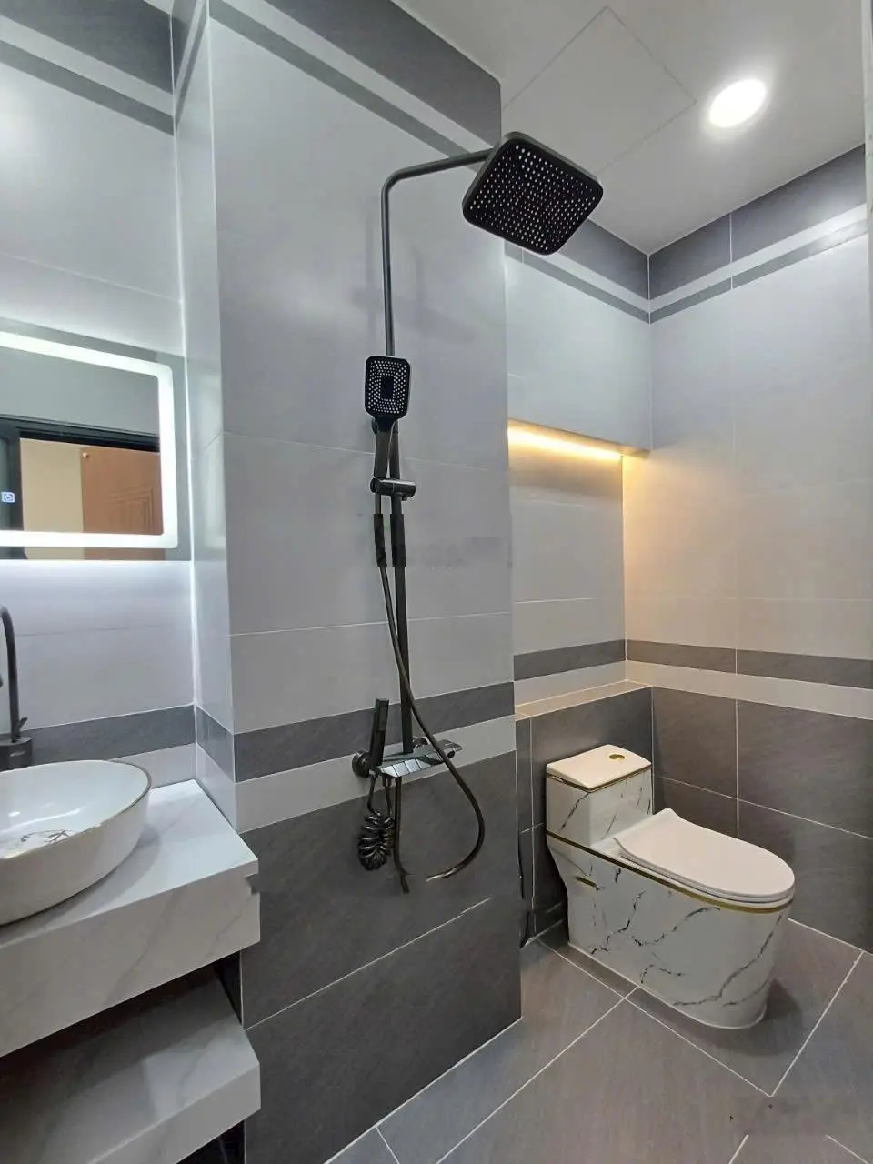 Bán cặp nhà view sông tại Hà Huy Giáp, vị trí VIP đúng nghĩa khách ạ, 62 m2, 4PN, 5WC, 4 tầng