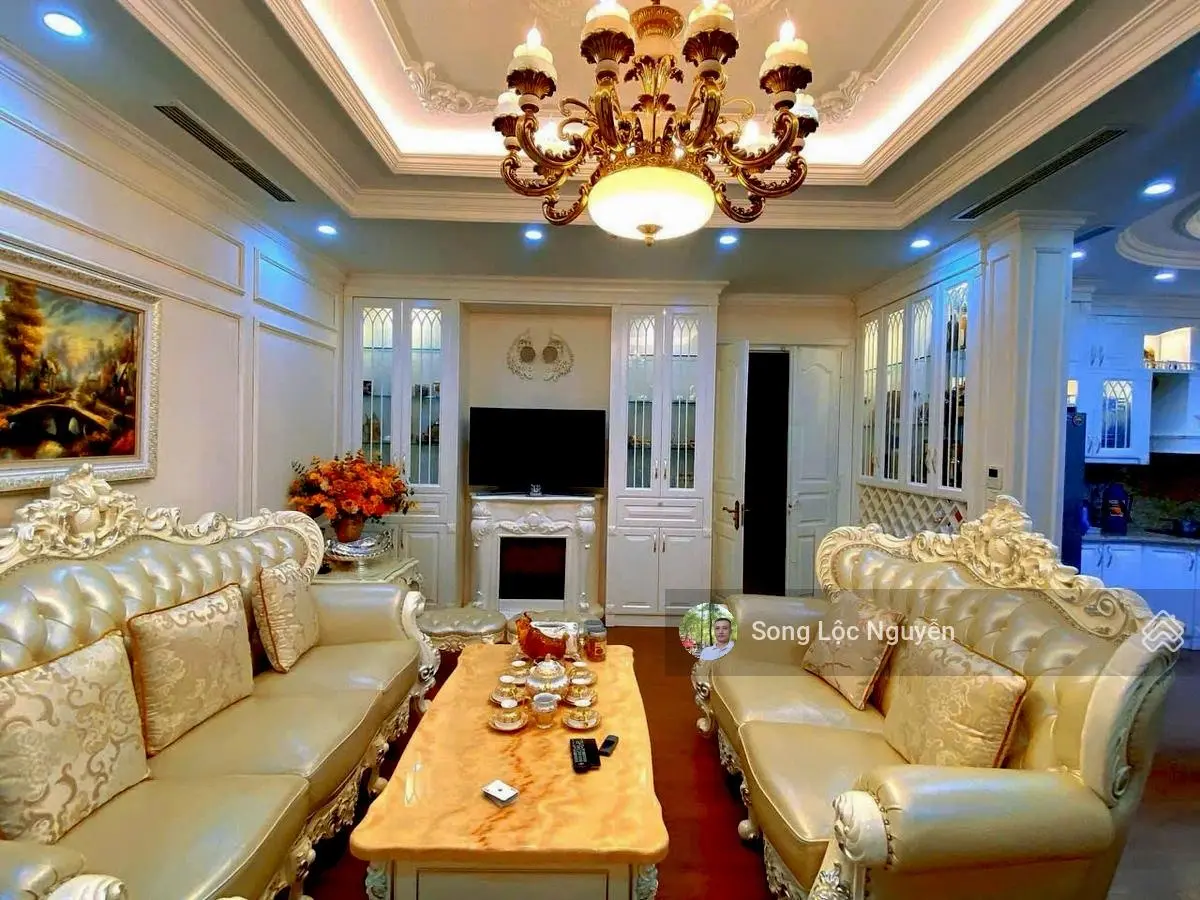 Biệt thự vip lô góc Cầu Giấy 180m2 thang máy 5 tầng, gara ô tô, giá chào 45 tỷ