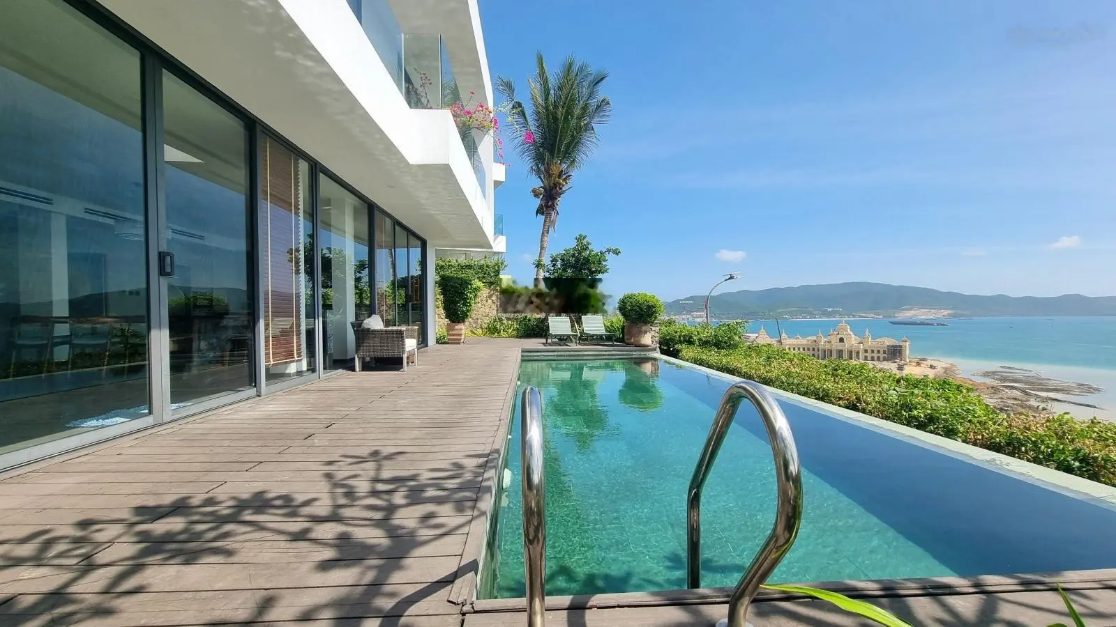 Bán biệt thự B6 phố biển, khu biệt thự Ocean Front Anh Nguyễn, Nha Trang. 420m2, 2 tầng 4PN, 45 tỷ