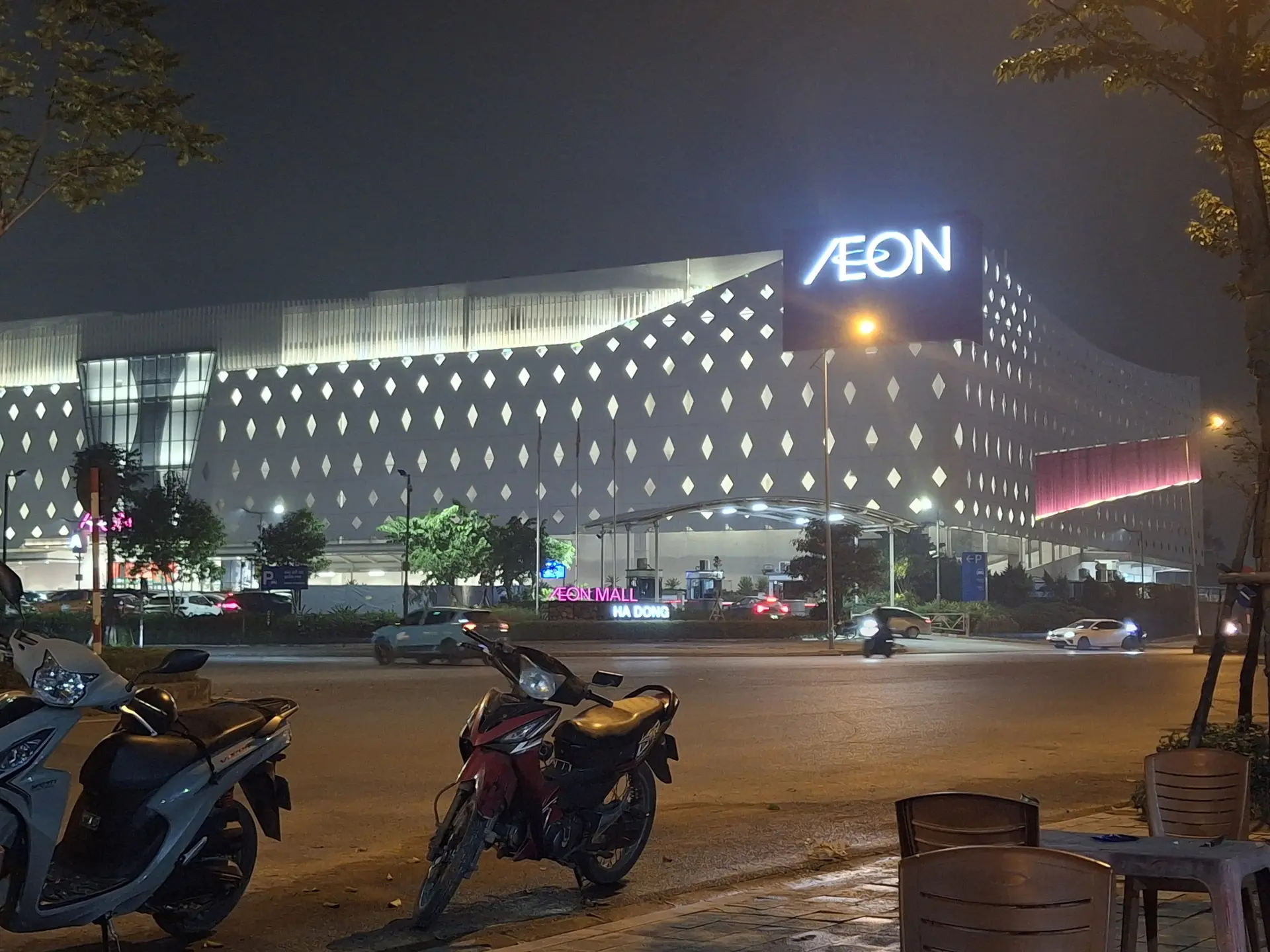 Nhà đẹp Dương Nội. Nhỉnh 6 tỷ ở ngay sát Aeon Mall Hà Đông. Lô góc ô tô đỗ gần. Sẵn sổ GD luôn