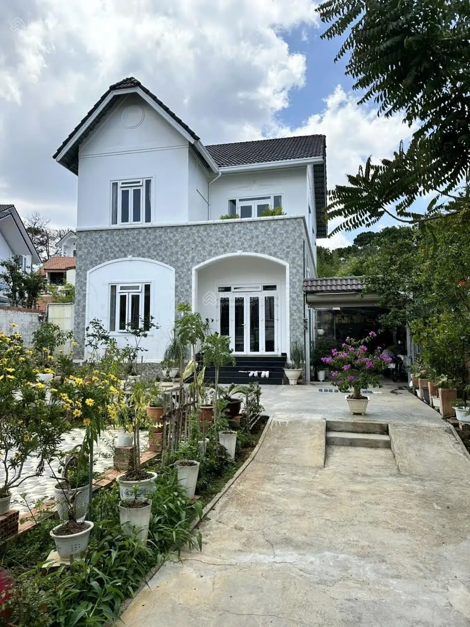 Bán căn Villa sân vườn tại Yersin- Phường 9- Đà Lạt- gần Hồ Xuân Hương 500m