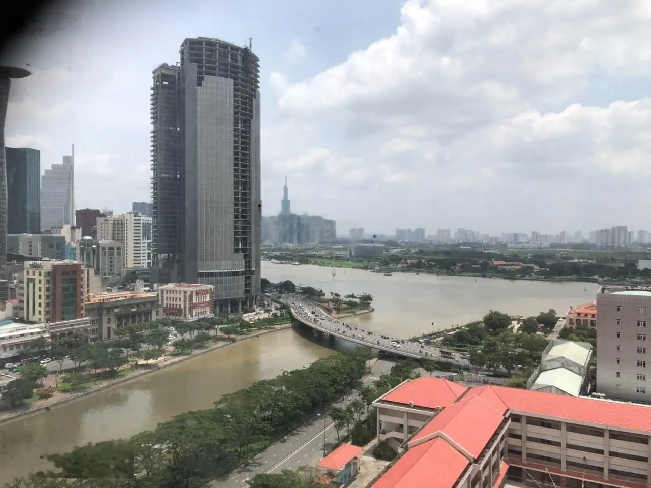 Cần bán officetel Saigon RoyaL, 35m2, view sông, full NT, giá 3 tỷ . LH: 0906 378 ***