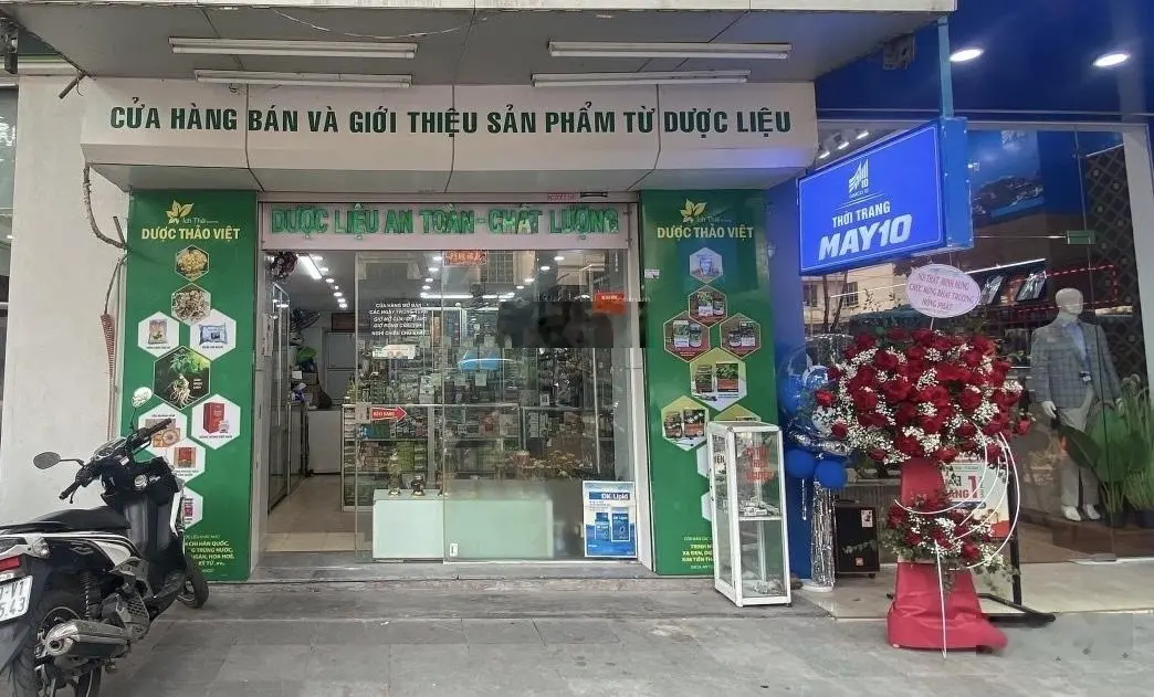 Bán nhà 8 tầng mặt phố Trần Quốc Hoàn 72m2, lô góc 3 mặt đường, vỉa hè, KD, giá 32.5 tỷ