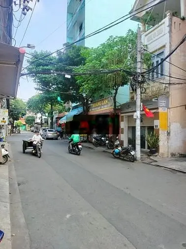 Bán nhà mt đường Hoàng Hoa Thám, P.13, Q. Tân Bình. DT: 7.8x18m. 56 tỷ