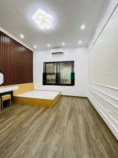 Nhà Đẹp Định Công -Hoàng Mai , DT:40m2 ,Giá hơn 5tỷ ,20m ra oto