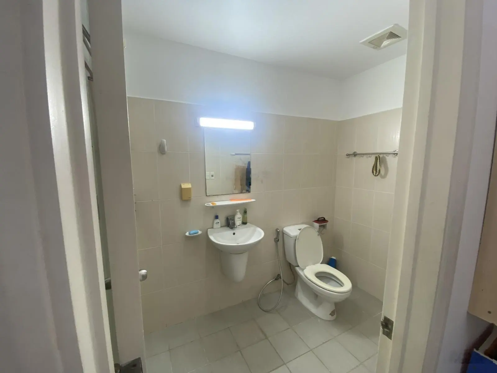 Bán căn lotus garden 2pn 2wc dt 77,47m2, có ban công thoáng mát, full nội thất. 3,2 tỷ thương lượng