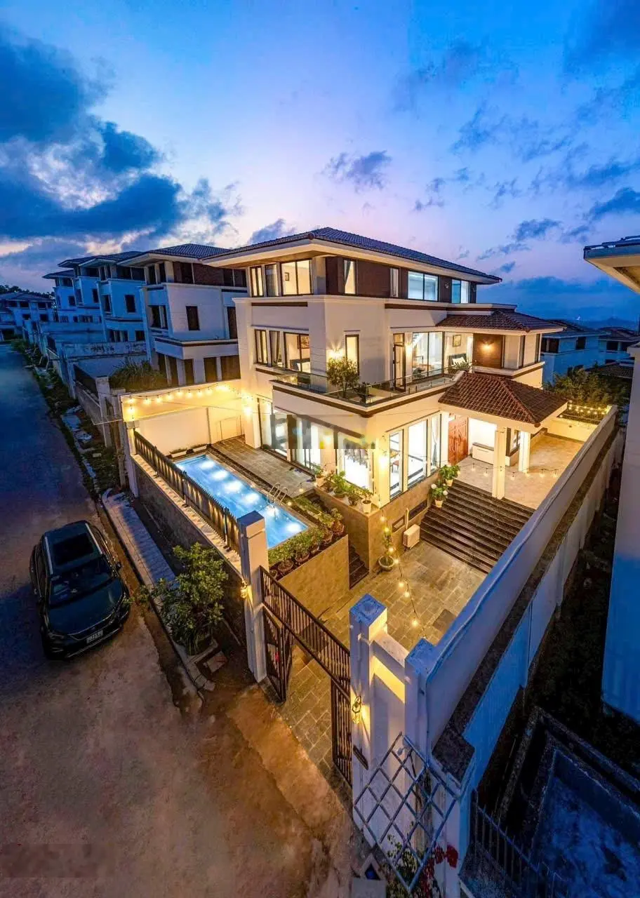 Cắt lỗ 5 tỷ Biệt thự FLC Hạ Long 330m2 full nội thất vận hành Villa, ở luôn. Chỉ 14,5 tỷ