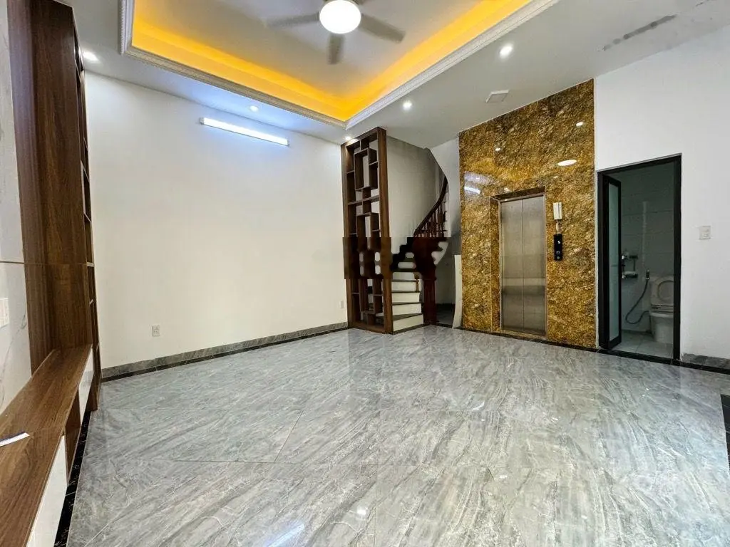 Bán nhà 6 tầng, thang máy, Ô Cách, Đức Giang, 40m2, full nội thất, 6 tỷ hơn