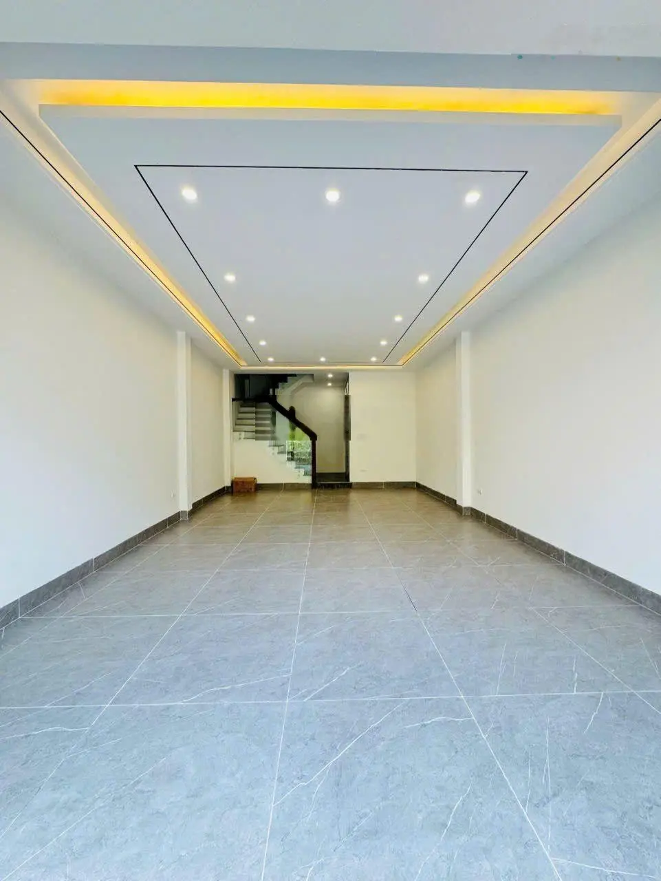 Bán nhà Nguyễn Văn Cừ, 52m2, 4ngủ, thang máy, nội thất sang sin, gần ô tô tránh, 9x tỷ