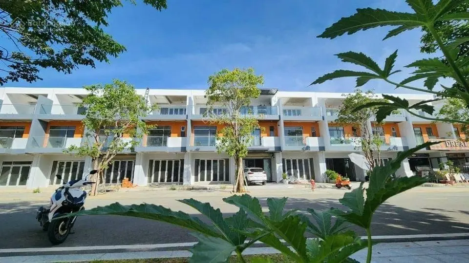 Nhà thông 3 tầng - mặt shophouse kinh doanh 18m - giá chỉ 5.6tỷ KĐT The Capella Nha Trang