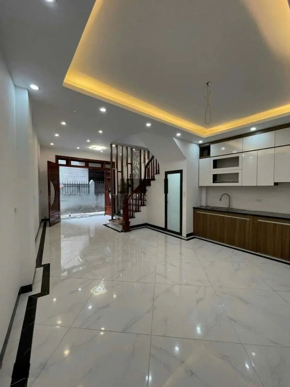 Nhà 4 tầng Hoài Đức DT: 42m2, 10m ra đường lớn giá: 3.3tỷ gần trường, gần chợ gần Vành Đai 4