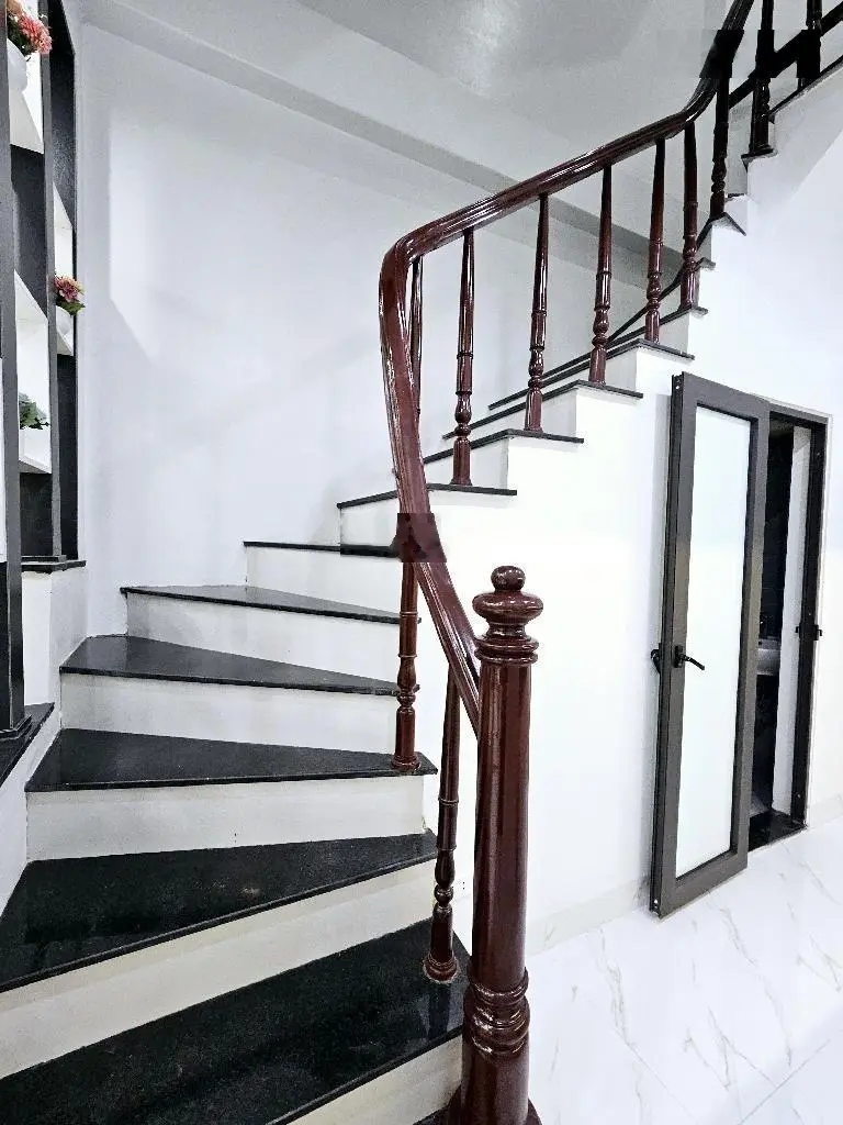 Bán nhà đẹp, 5 tầng Thanh Nhàn, sổ đỏ 34m2; 6,25 tỷ