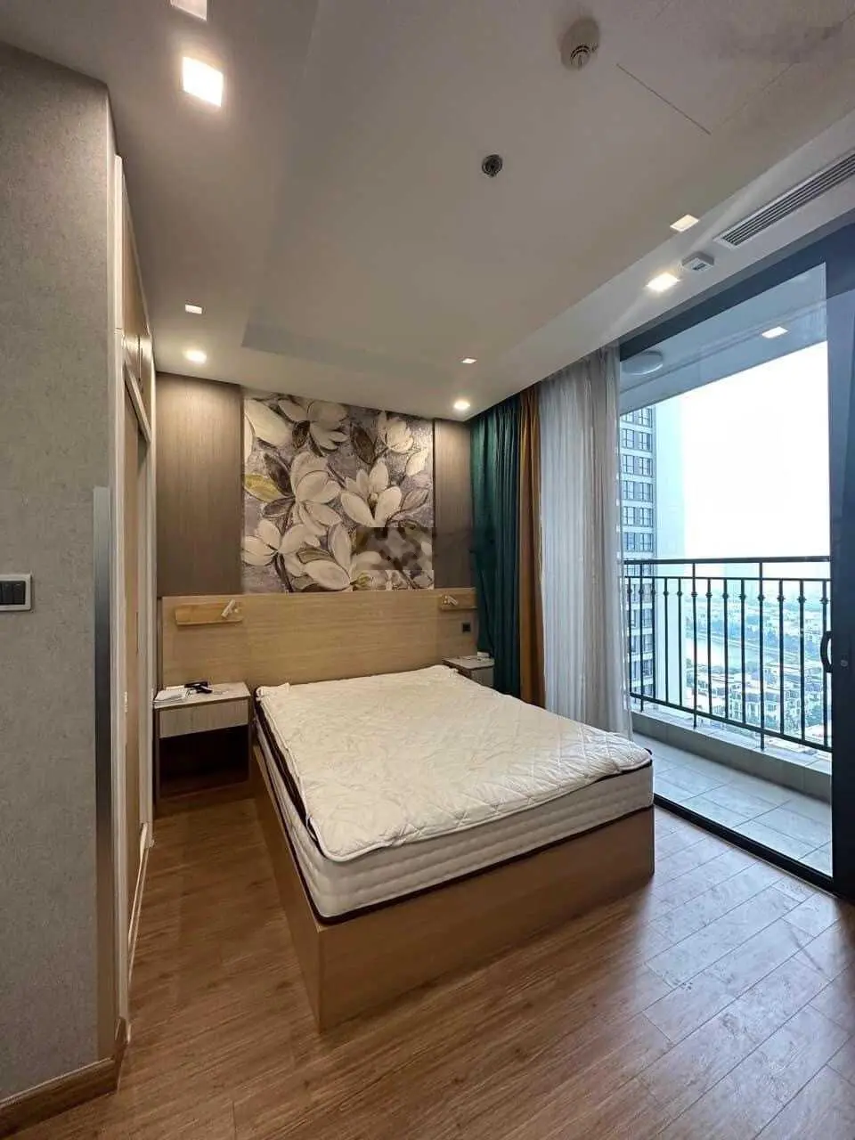 Mình chính chủ bán gấp: Căn Studio view hồ Vinhomes Green Bay Mễ Trì - giá 1 tỷ 420