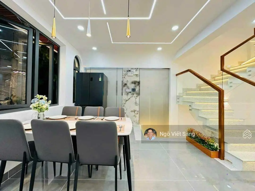 Nhà khá đẹp, mặt phố Nguyễn Chí Thanh - Hải Châu - Đà Nẵng, 79m2 ngang 5m, 4 tầng 4 PN, giá tốt