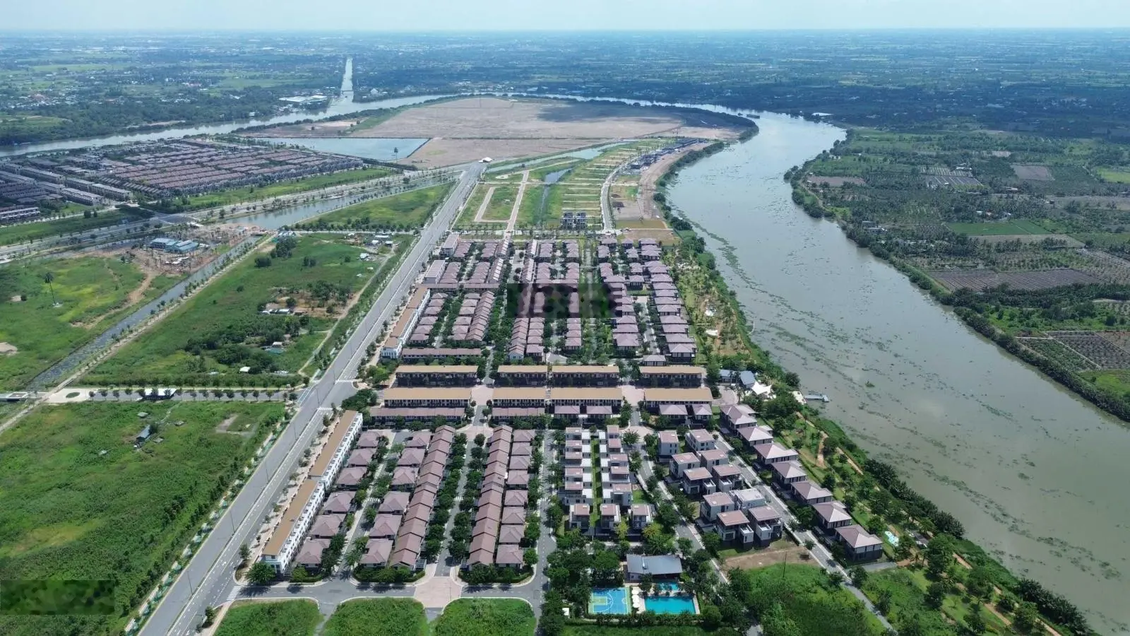 Bán căn biệt thự song lập: Gần sông Vàm Cỏ Đông, view công viên, an ninh, biệt lập. Giá chỉ 5,9 tỷ