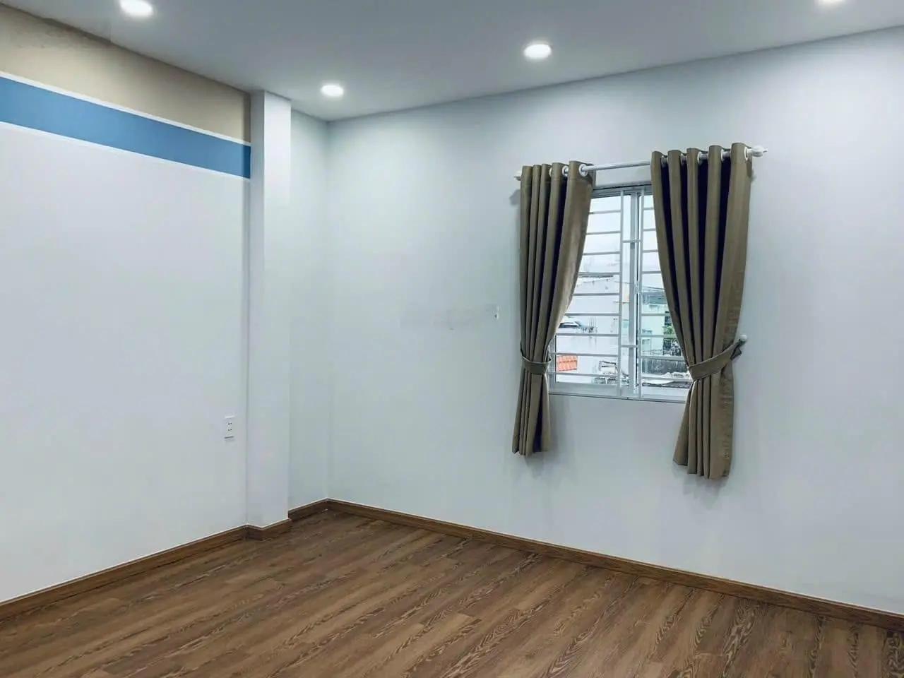 Tôi cần bán nhà 3 tầng 60m2 (4*15m) sổ riêng, giá 3tỷ250 ngay hẻm 5m Bùi Đình Túy, P24, Bình Thạnh