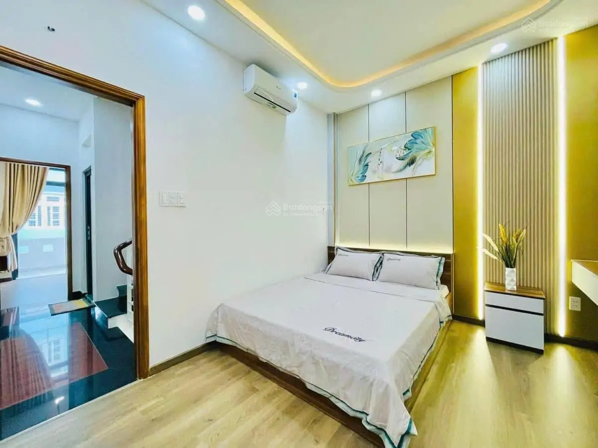 Tôi bán nhà Cao Đạt - Quận 5 cho thuê 28 triệu/tháng. 66.7m2 từ Trần Hưng Đạo rẽ vào 200m