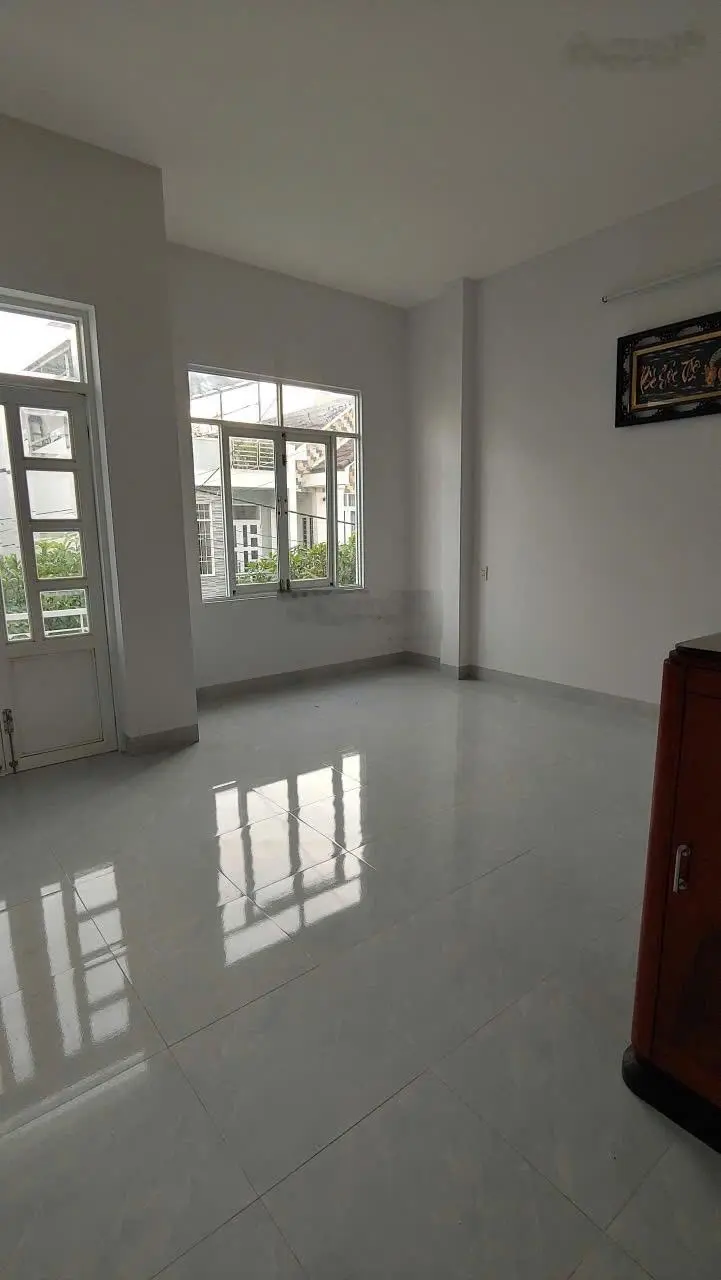 Chỉ hơn 2tỷ có ngay căn nhà đẹp DT 74,6m2 bên cạnh chợ Ga - đường 2 ô tô rộng 5m - nội thất gỗ