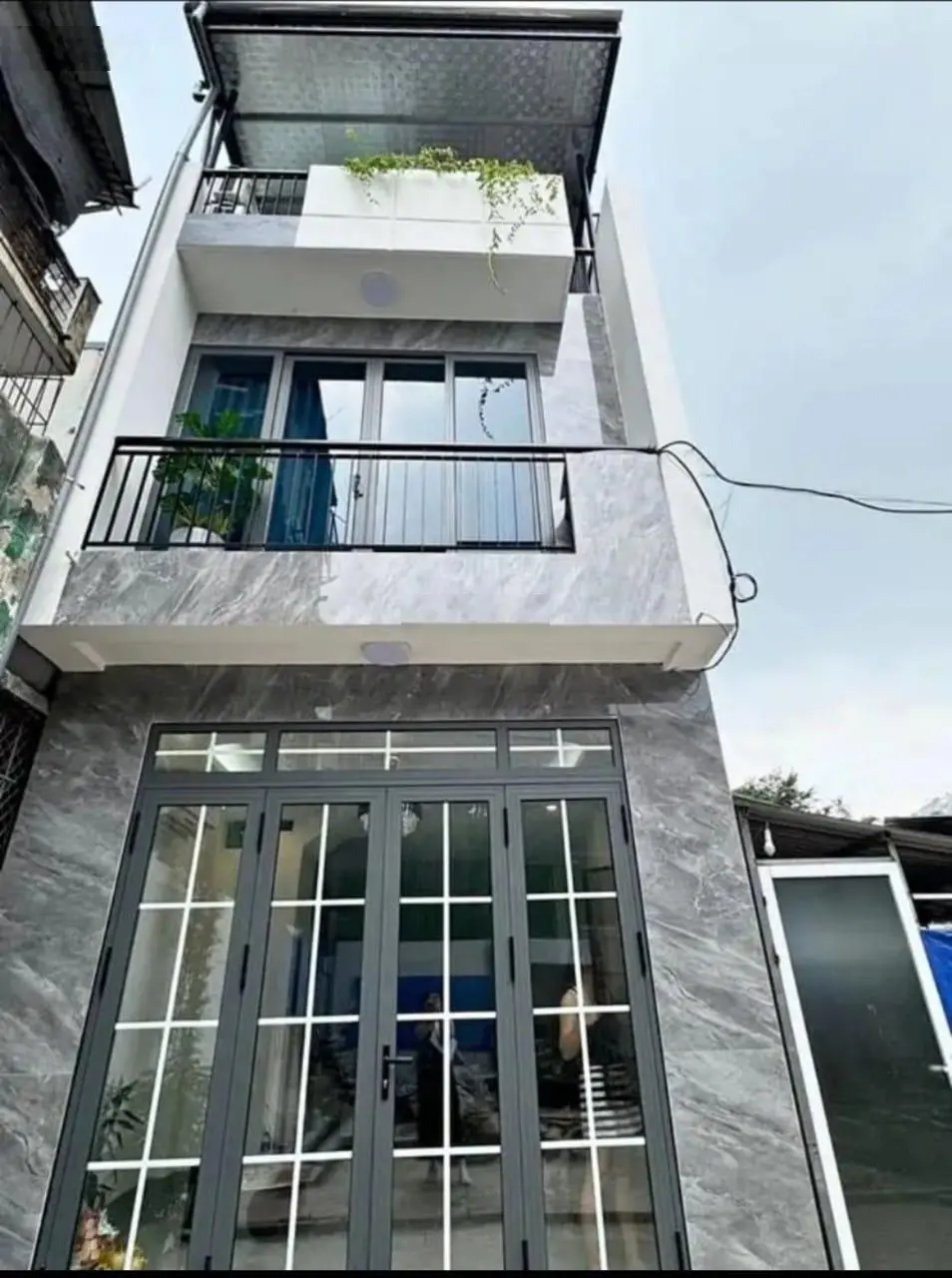 Nhà mới 3Tầng*38m2, Ôtô đỗ cửa, có khu vui chơi trẻ em, gần Chợ, Trường, Điểm Bus, ngay Đồng Mai