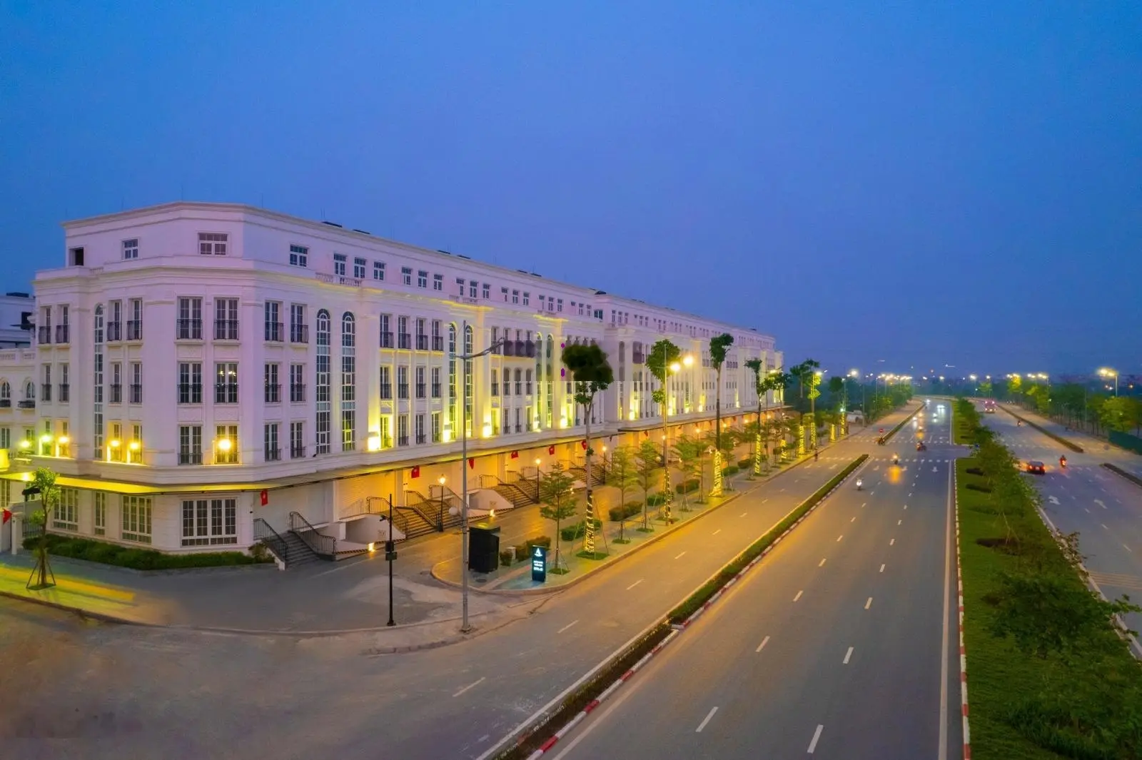 Cần bán shophouse Avenue Garden, Tây Tựu diện tích 189m2